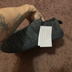 Zizor house slippers size 9 grey